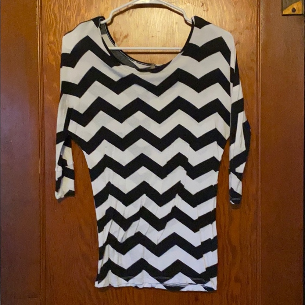 3/4 sleeve chevron pattern top